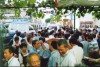 陳總統蒞臨莉莉水果店,迎接圍觀的民眾人山人海